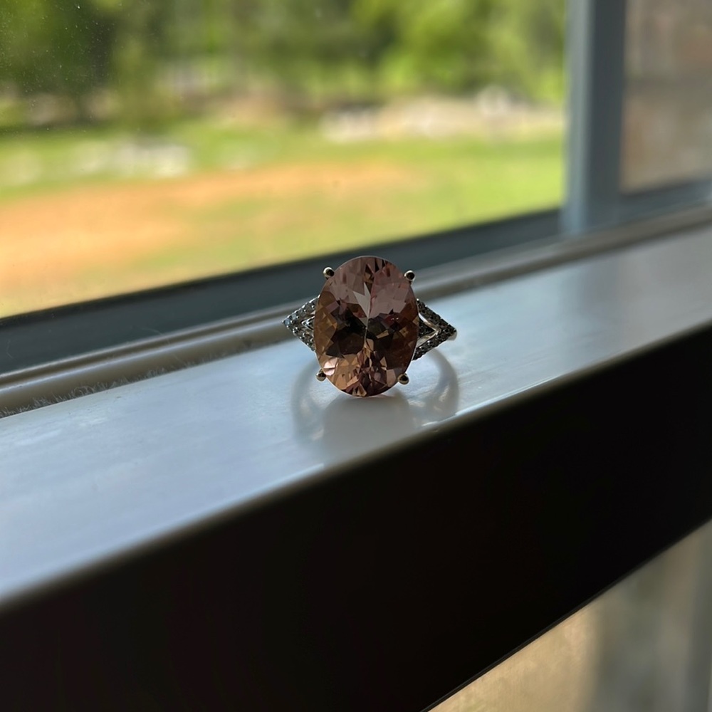 7 ct Kunzite on a 10k gold band